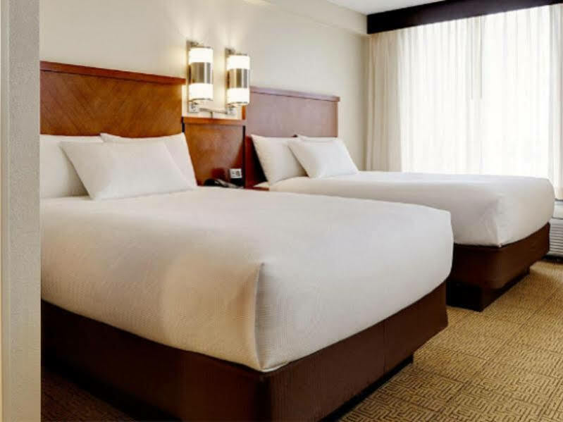 Hyatt Place Lauderdale Cruise Port & Convention Center 3*