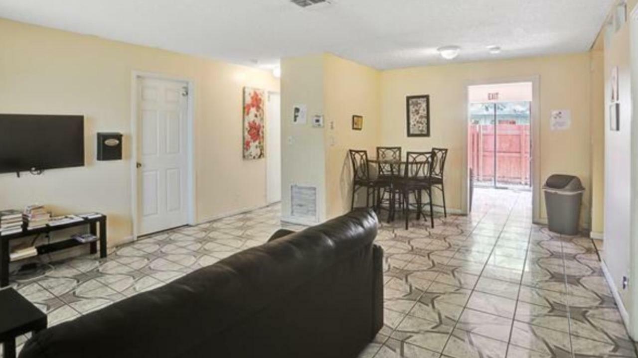 Crocodhouse Early Check In Free Parking 7 Years Hosting In Laud Fort Lauderdale