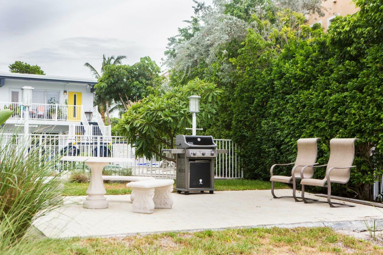 Lovely On The Canal With A Pool Apartment *