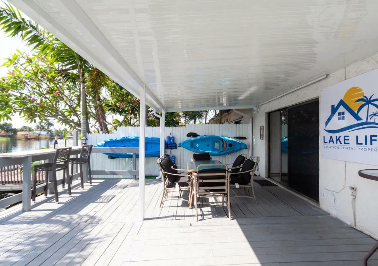 3,2 Lake House With Water Front Bar Holiday home *