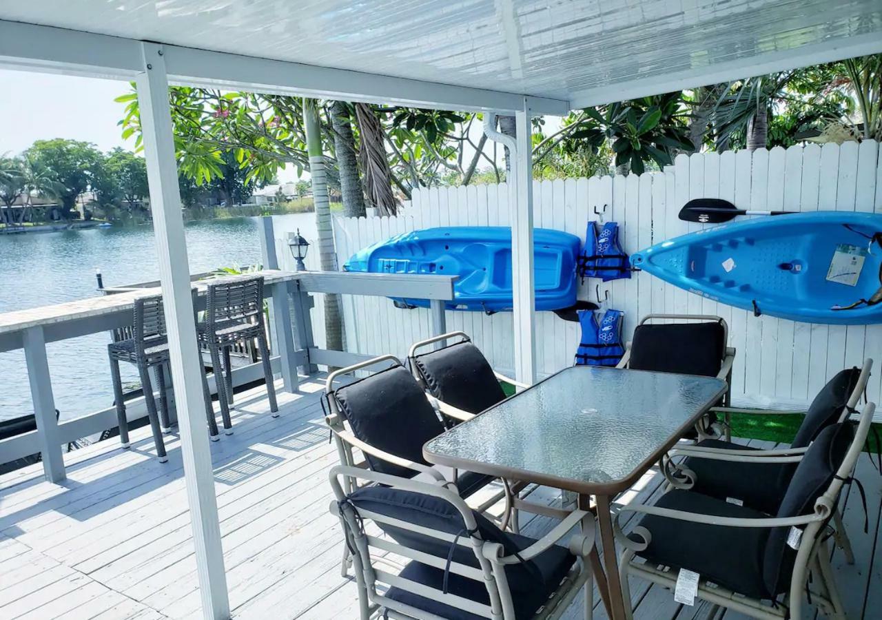 Holiday home 3,2 Lake House With Water Front Bar *