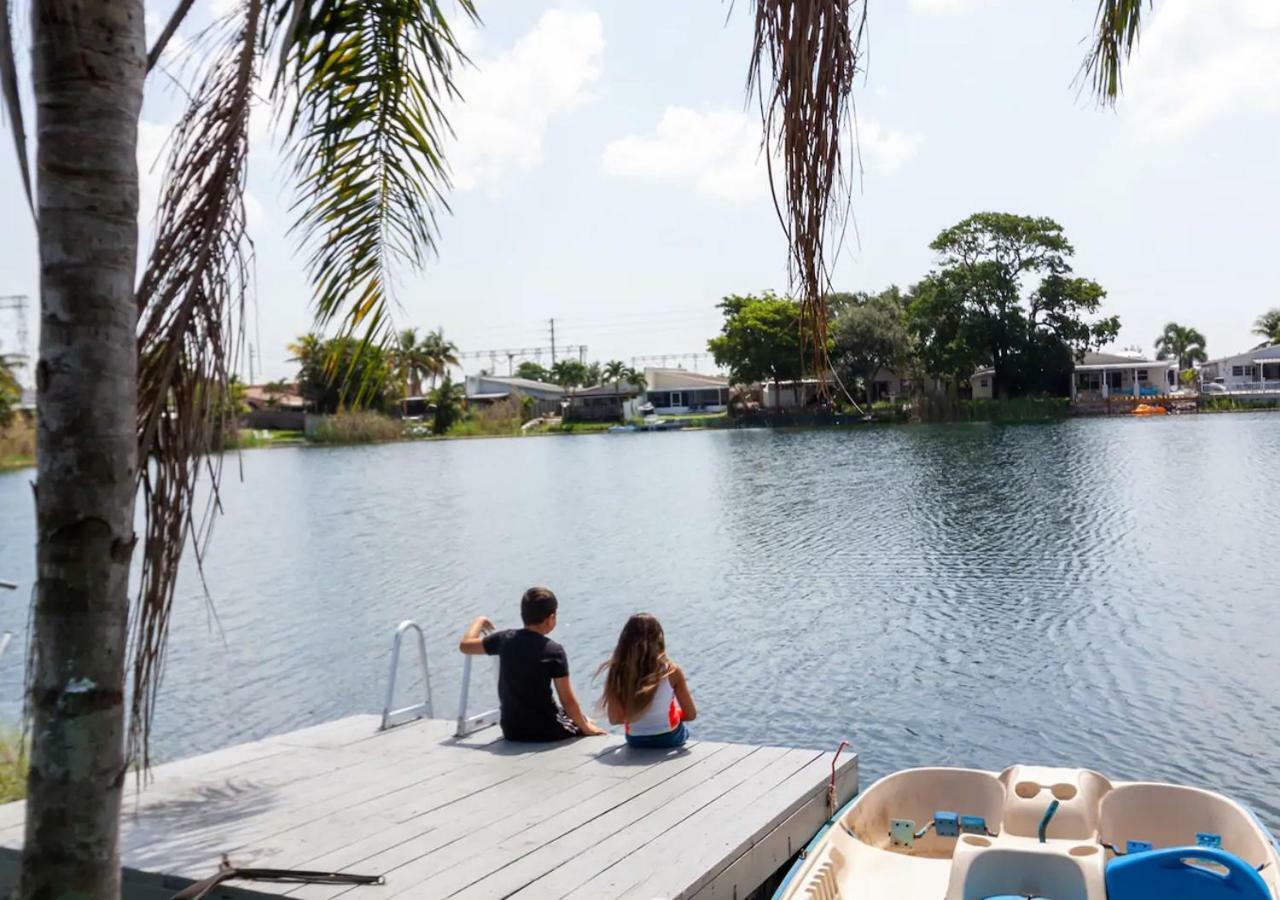 3,2 Lake House With Water Front Bar Holiday home *
