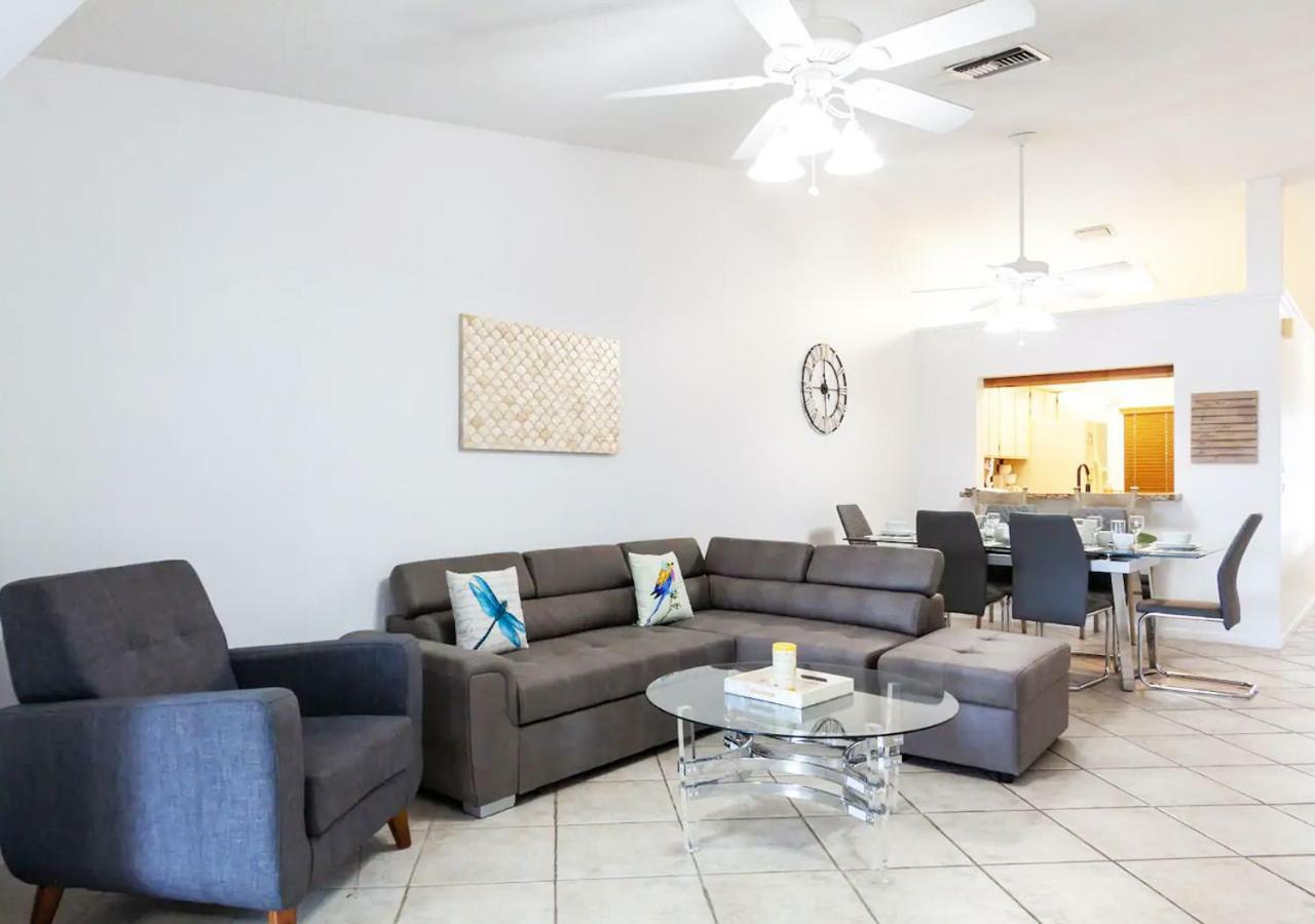 3,2 Lake House With Water Front Bar Holiday home Fort Lauderdale