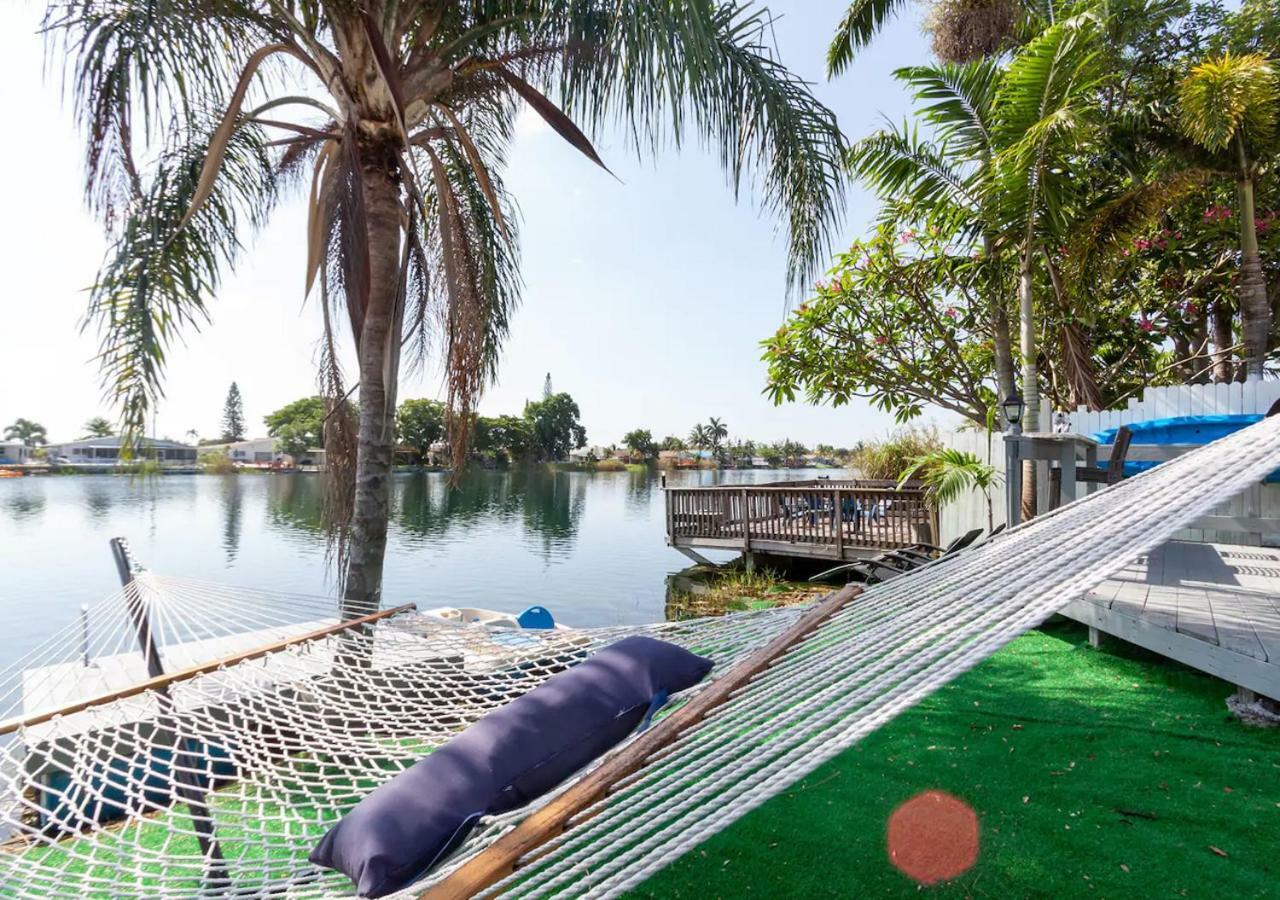 3,2 Lake House With Water Front Bar Holiday home *
