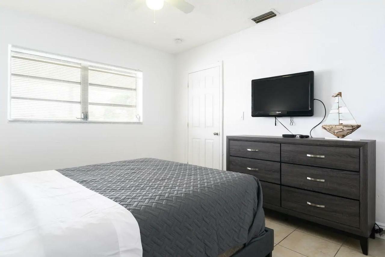 Docking Area - 3/2 Lake House - Water Activities And Docking Area Holiday home