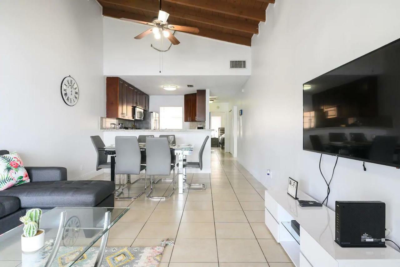 Docking Area - 3/2 Lake House - Water Activities And Docking Area Fort Lauderdale