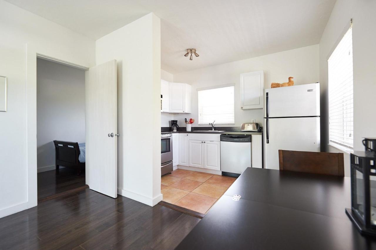 Clean Cosy Flat, Steps From The * Fort Lauderdale