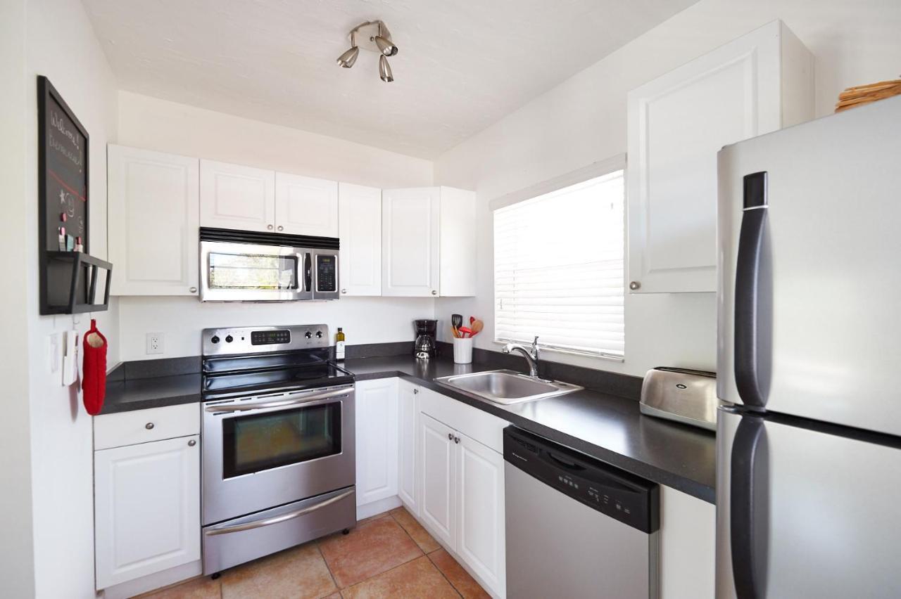 Clean Cosy Flat, Steps From The * Fort Lauderdale