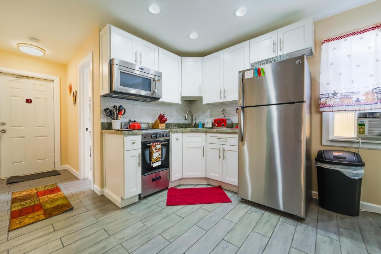 Chairs, Good Kitchen, Wifi On 14th Ave *