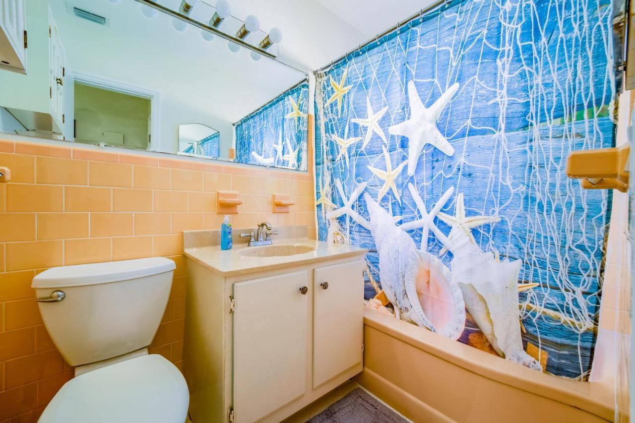 Chairs, Good Kitchen, Wifi On 14th Ave * Fort Lauderdale