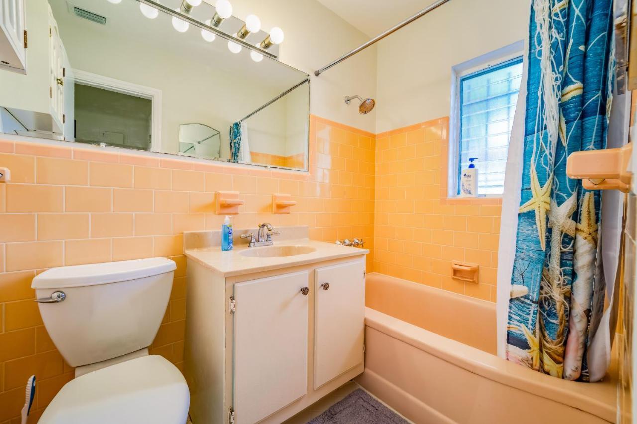 Chairs, Good Kitchen, Wifi On 14th Ave Apartment *