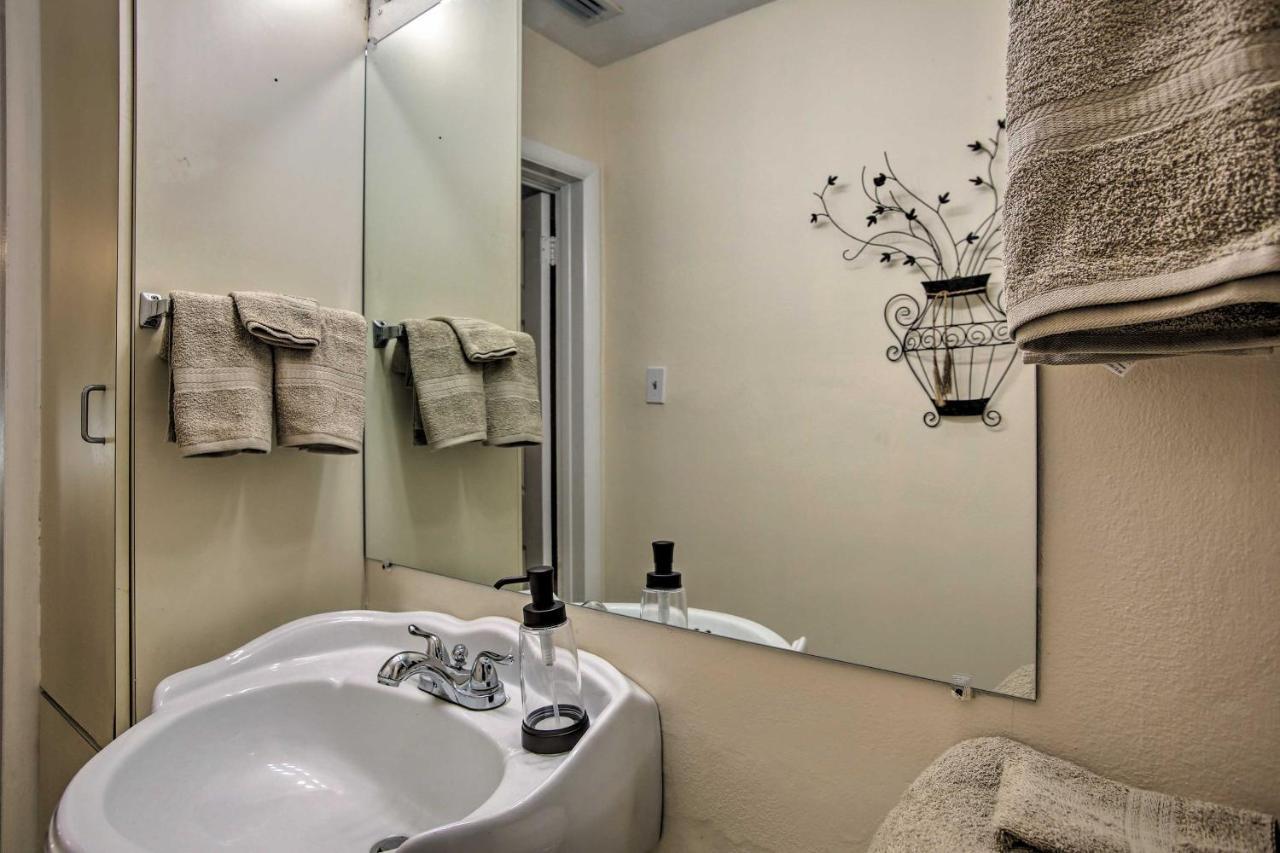 Ft Lauderdale Townhome On Canal - 3 Mi To Beach! Holiday home Fort Lauderdale