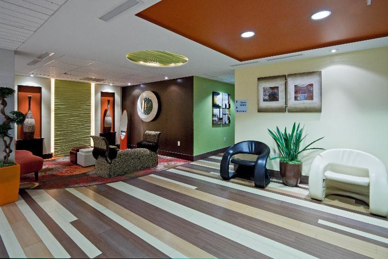 Express Lauderdale Cruise-airport By Ihg 3*
