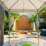La Casa Hotel