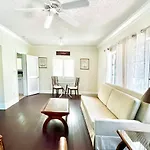 La Casa Hotel