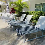 Ocean Mile Hotel