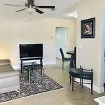 Wilton Manors Hideaway - 3