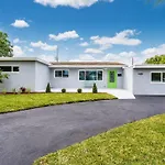 Spacious 5 Bedrooms With Large Pool, 12 Minutes To The Ocean