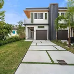 Luxury Home W 2 Pools Near Beach