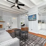 Ocean Breeze Free Parking Apt 3