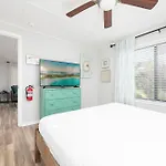 The Flats At Riverside Park 4