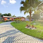 Hidden Gem Vacation Villa W Private Pool & Tikihut