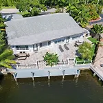 The Waterman\'S Retreat- 3 Bedroom Waterfront Unit