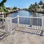 The Waterman\'S Retreat- 3 Bedroom Waterfront Unit