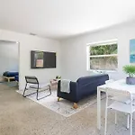 Lovely 2 Bed 1 Bath Near Las Olas W/Free Parking!