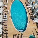 Chic Beachfront Bliss - Your Perfect 1 Bedroom Retreat!