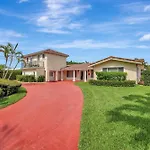 Stylish 2Br 3Ba With Heated Pool Plus Beach Walkable