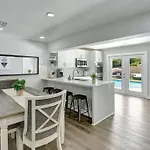 3Br 2Ba Home With Pool Near Nightlife And Beach!