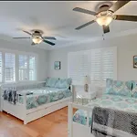 Cozy Home In Ft Lauderdale With A Heated Pool