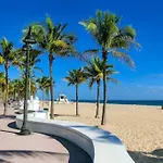 1 Block From The Beach 2Br 2Ba Newly Renovated