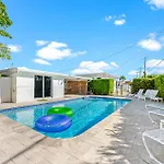 2 Min Walk To The Beach- Renovated King Studio #2