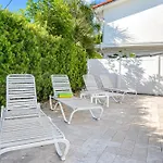2 Min Walk To The Beach- Renovated King Studio #2