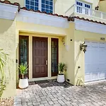 Private Patio Cali King Bed Sleeps 10