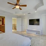 Private Patio Cali King Bed Sleeps 10
