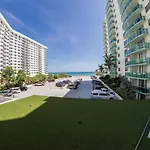 Tides Hollywood Apartments