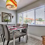 Modern Retreat 3 Miles From Fort Lauderdale Beach!