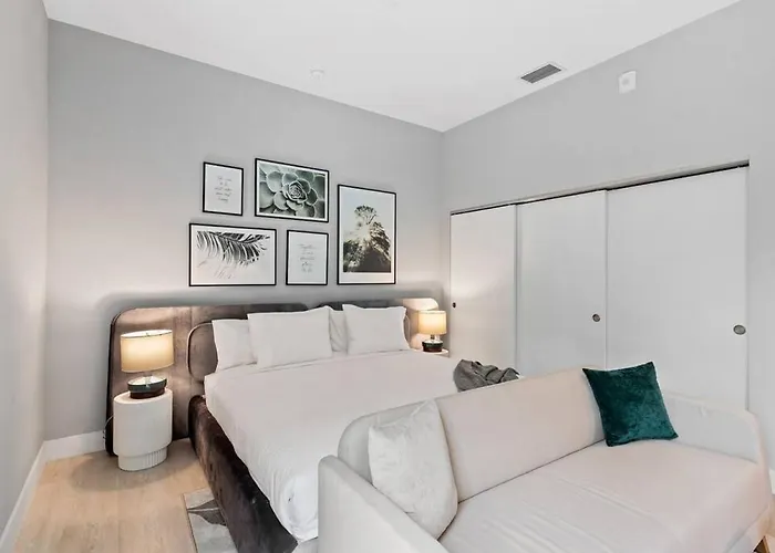 Pretty Rola 304 Luxury Apt W King Bed Central Area