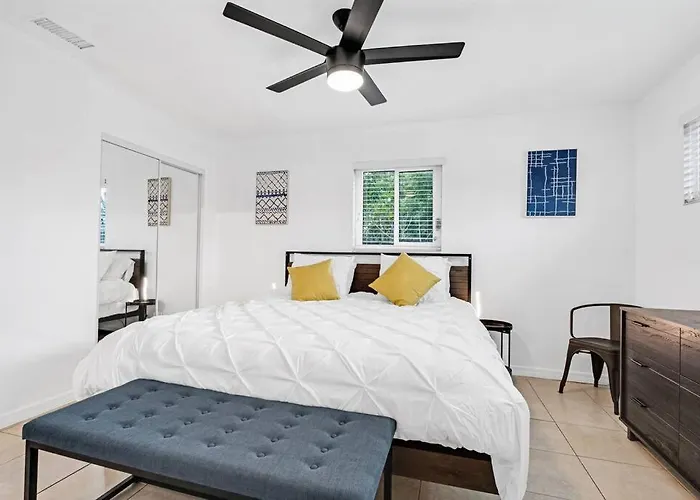 Spacious 5 Bedrooms With Large Pool, 12 Minutes To The Ocean