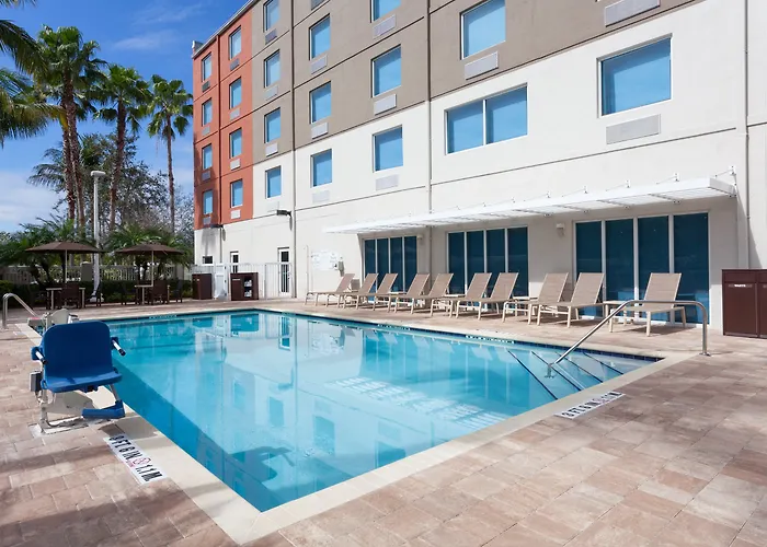 Holiday Inn Express Hotel & Suites Ft. Lauderdale Airport/Cruise