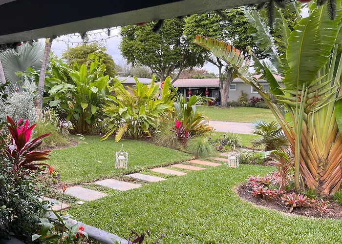 Paradise Gardens-Wilton Manors- Male Only