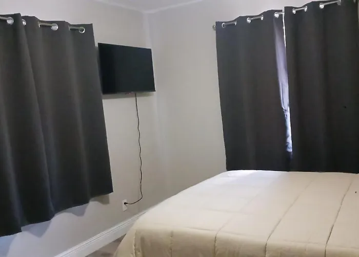 Two-Bedroom Studio Nearby Chase Stadium