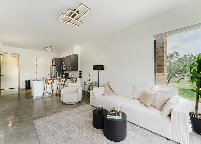 Ultra Luxe Apartment In Prime Location