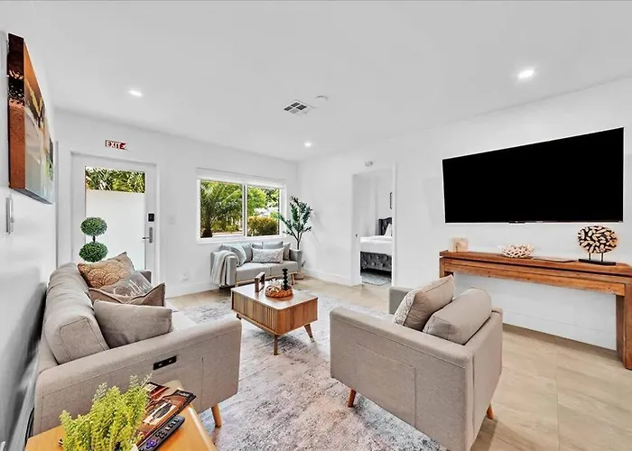 Sunny Days Getaway, 5Bd Heated Pool Family Home!