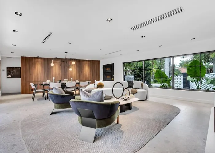 2500, Waterfront, Pool And Gym, Cinema, Wifi