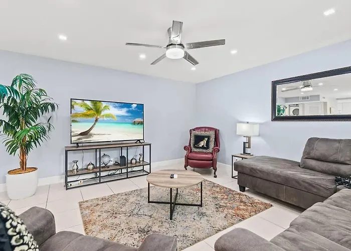 Beach, Pool & Las Olas Getaway