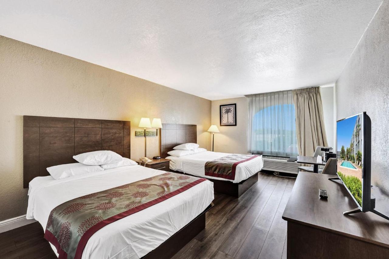 Plaza Lauderdale Hotel